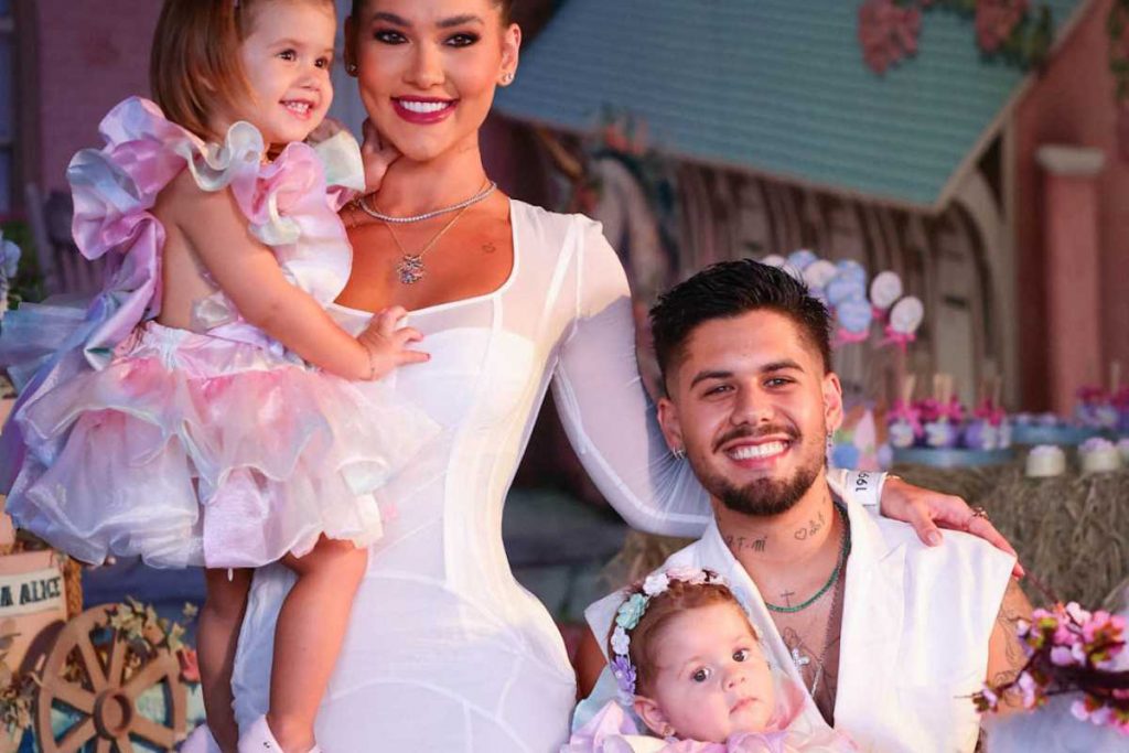 Maria Alice com Virginia Fonseca, Zé Felipe e Maria Clara em festa de aniversário