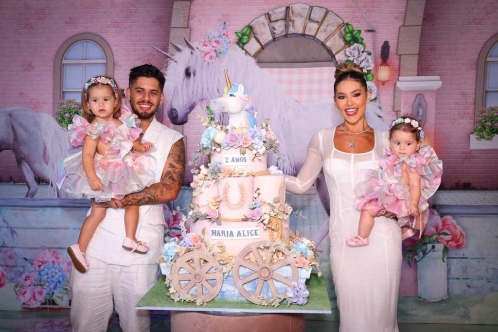 Maria Alice com Virginia Fonseca, Zé Felipe e Maria Clara em festa de aniversário