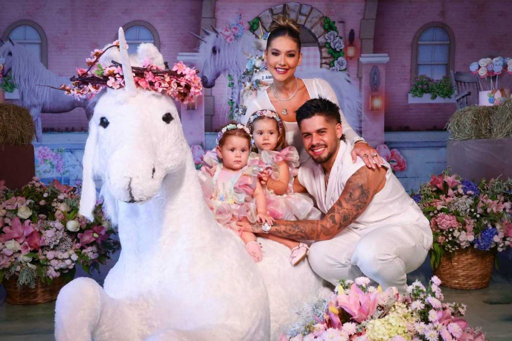 Maria Alice com Virginia Fonseca, Zé Felipe e Maria Clara em festa de aniversário