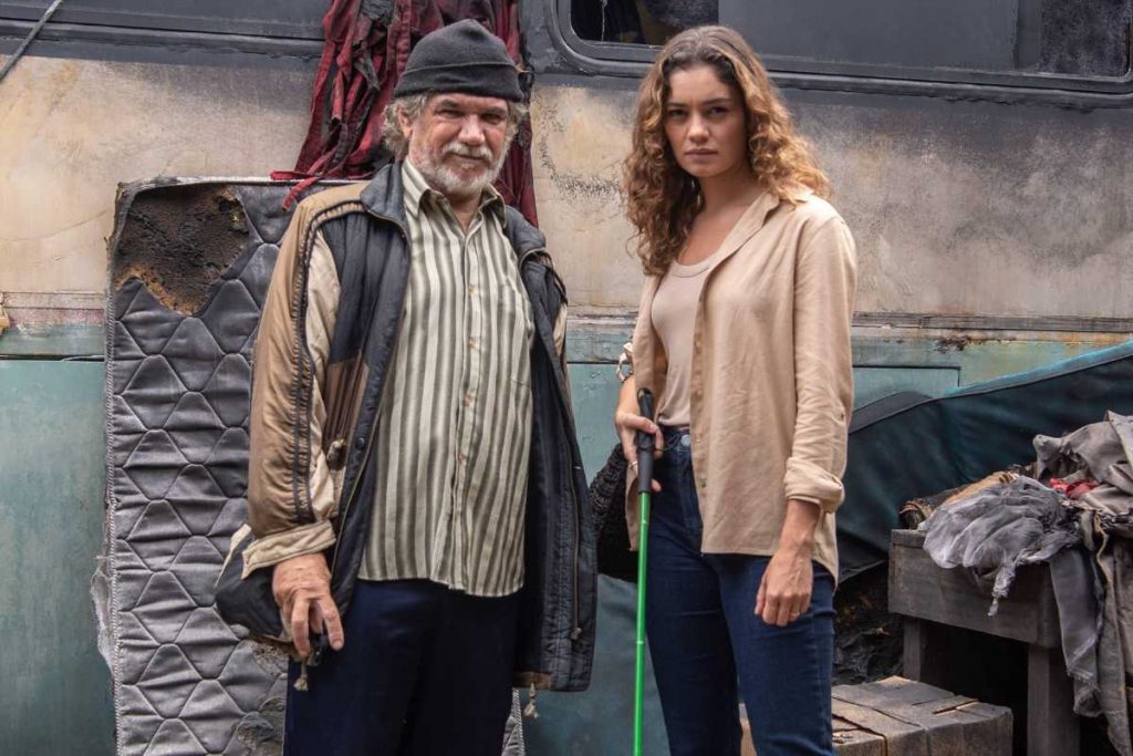 Galo (Jackson Antunes) e Maíra (Sophie Charlotte) em "Todas as Flores"