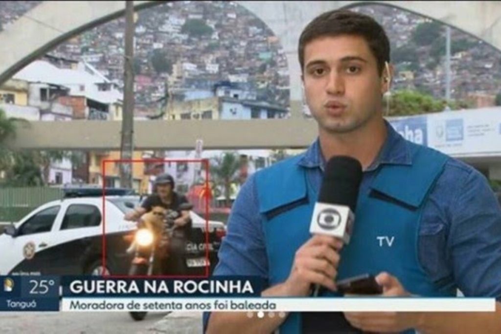 Gato Chiquinho na moto durante a transmissão do telejornal