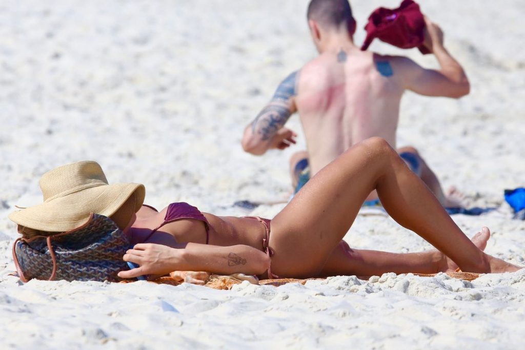 Grazi Massafera na praia