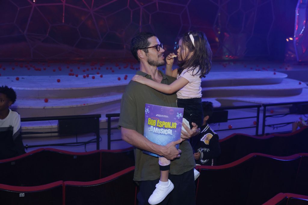 José Loreto curtiu a peça com a filha Bella