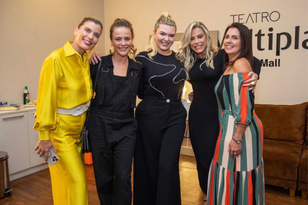 Poliana Rocha, Juliana Silveira e amigas