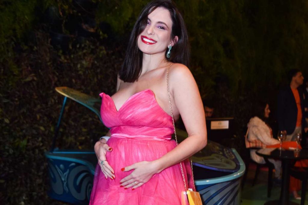Kamilla Salgado grávida na festa de aniversário de Junior Donatto