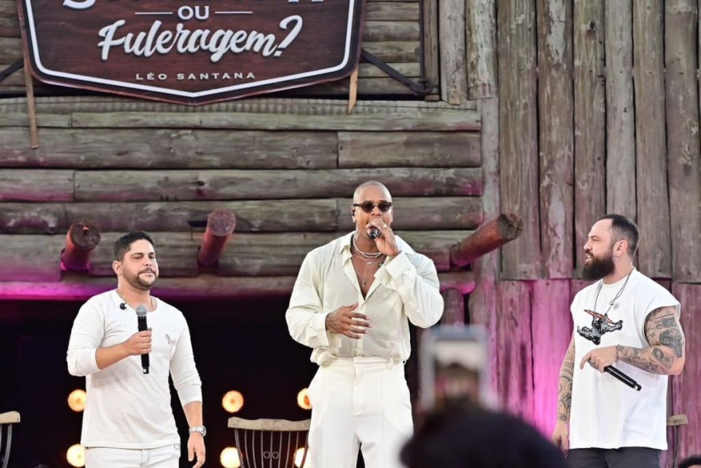 Léo Santana canta em gravação de projeto audiovisual