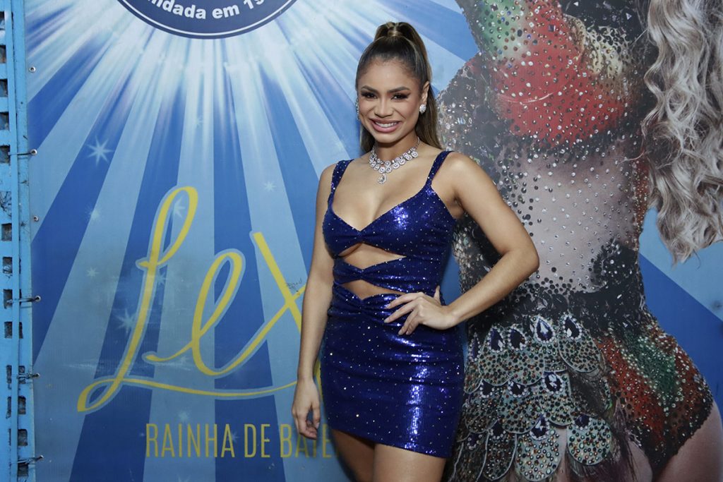 Lexa posou para os fotógrafos no local