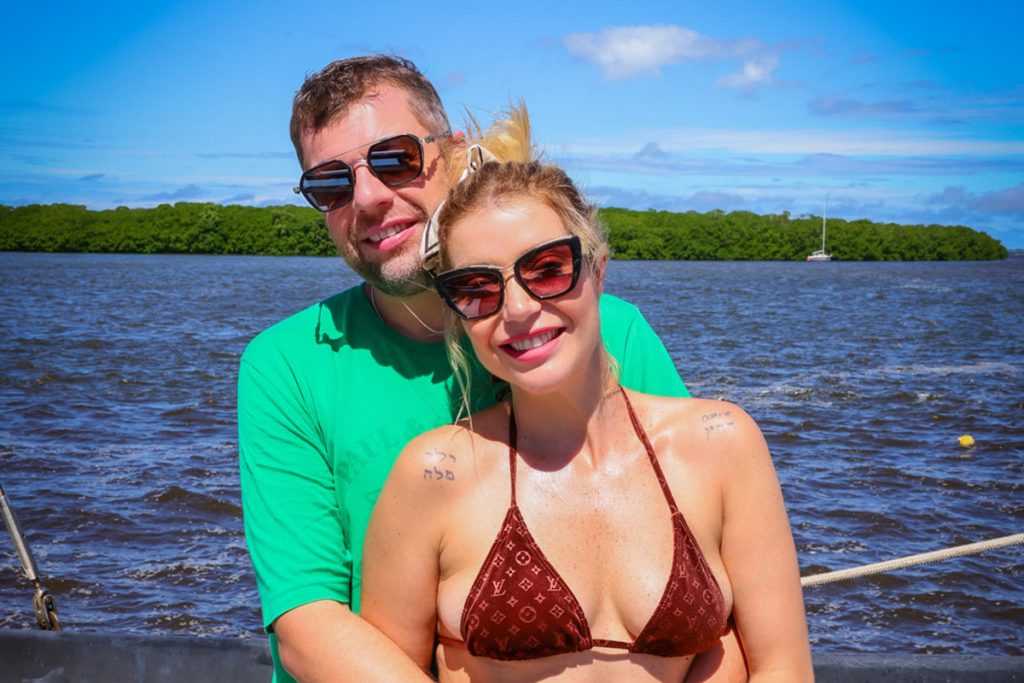 Luiza Possi posou com o marido Cris Gomes