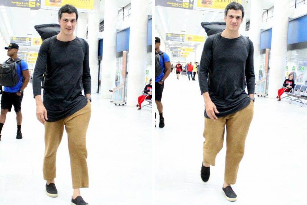 Mateus Solano em aeroporto no Rio de Janeiro