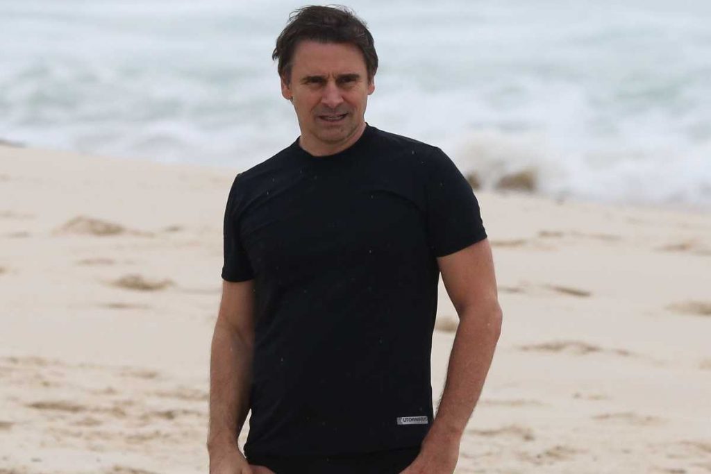 Murilo Rosa treinando na praia da Barra da Tijuca