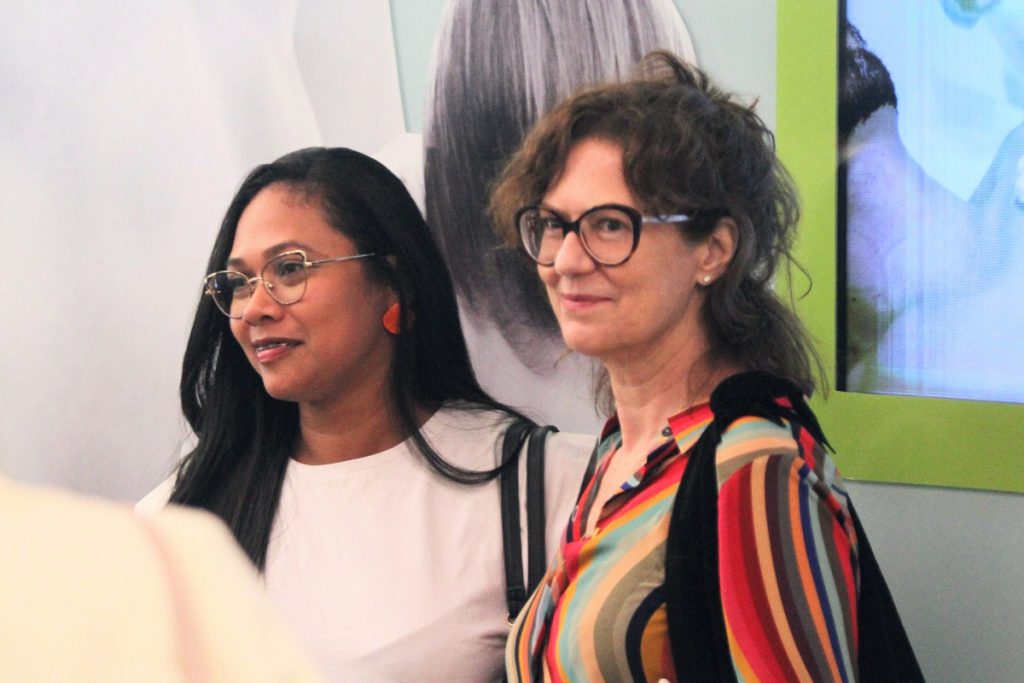 Patrícia Pillar esbanjou simpatia e tirou fotos com fãs na ocasião