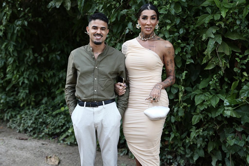 Pepita marcou presença no casamento acompanhada por Kayque Nogueira