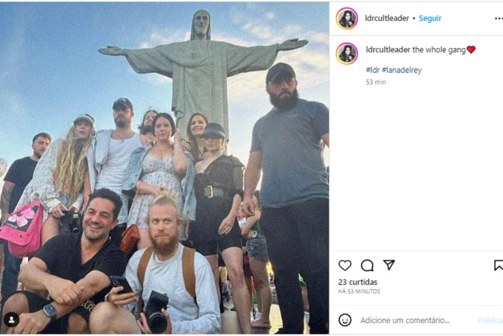 Post de Lana Del Rey visitando Cristo Redentor no Instagram