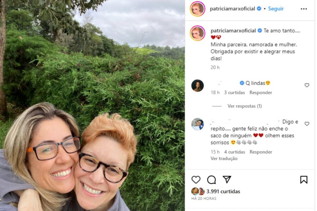 Print de post com Renata e Patrícia Marx abraçadas 
