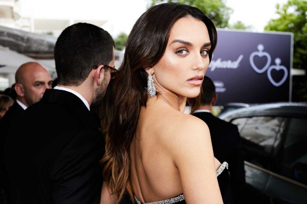 Rafa Kalimann com vestido luxuoso e brincos de R$ 450 mil no Festival de Cannes