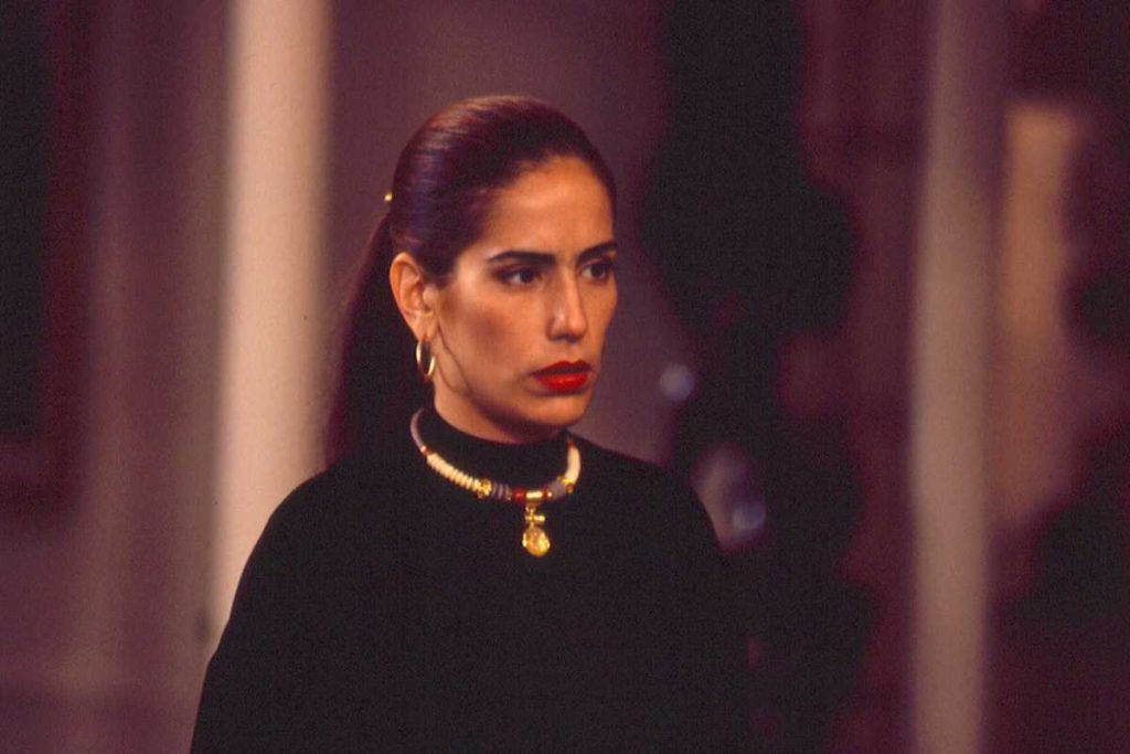 Gloria Pires como Raquel em "Mulheres de Areia"