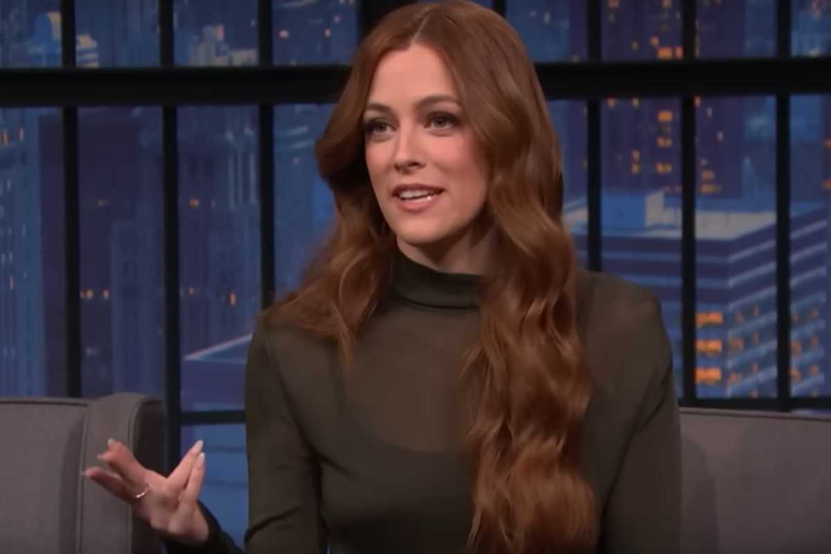 A atriz Riley Keough será a única herdeira de Lisa Marie Presley (logo,  também de Elvis Presley) - Expresso