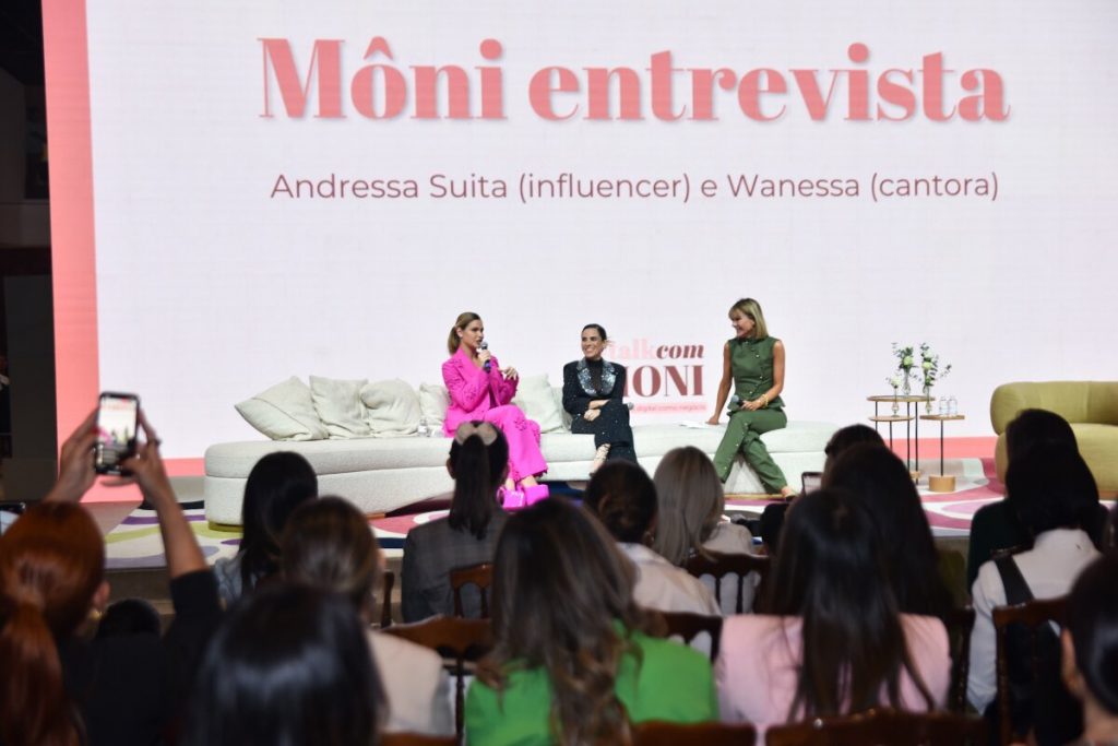 Andressa Suíta, Wanessa e Mônica Salgado sentadas
