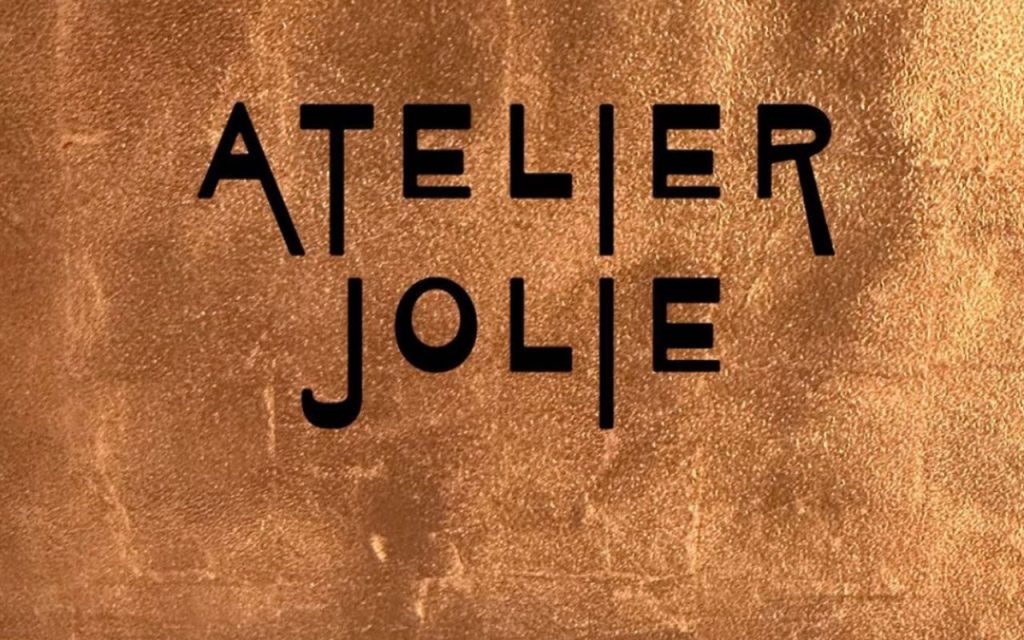 Angelina Jolie se reinventa como designer de alta costura: Conheça o Atelier Jolie