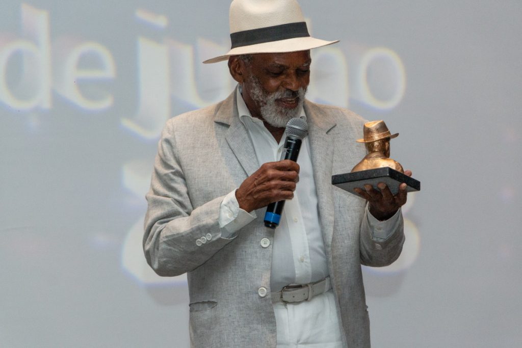 antonio pitanga no palco