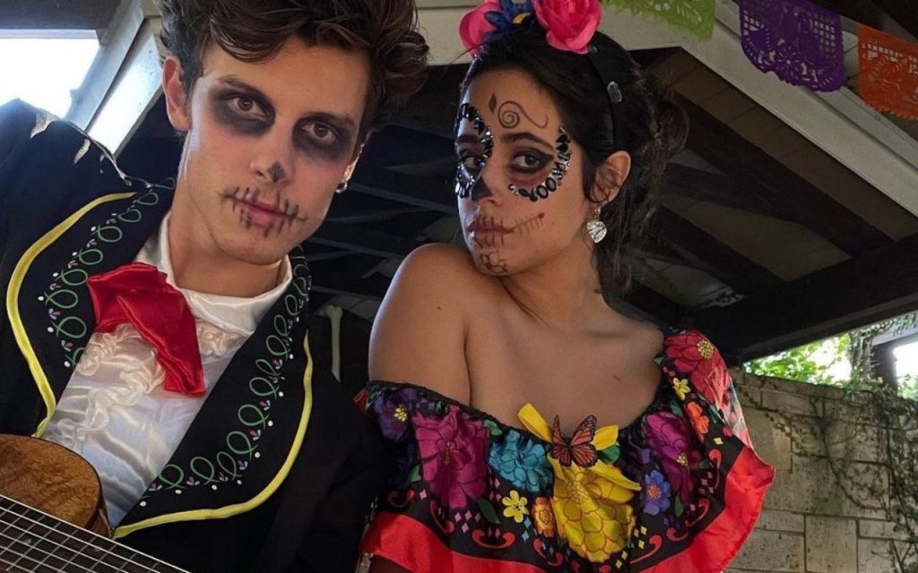 Camila Cabello e Shaw Mendes, num Halloween em clima mexicano