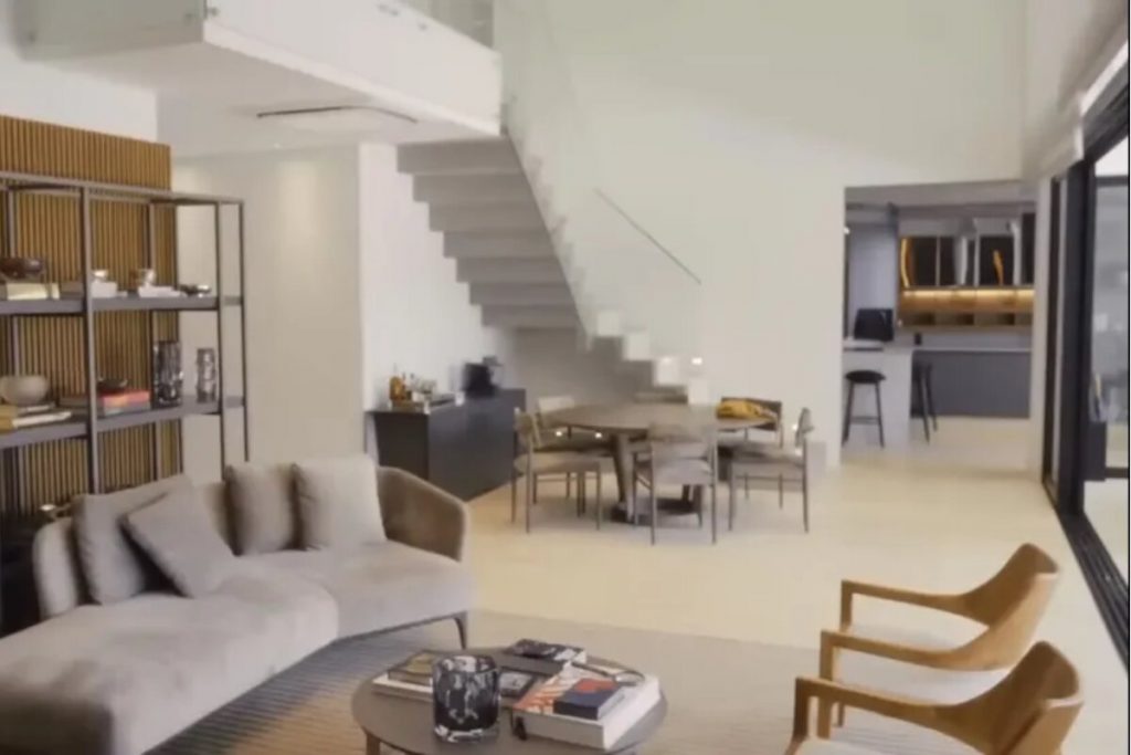 Sala da mansão do Primo Rico 