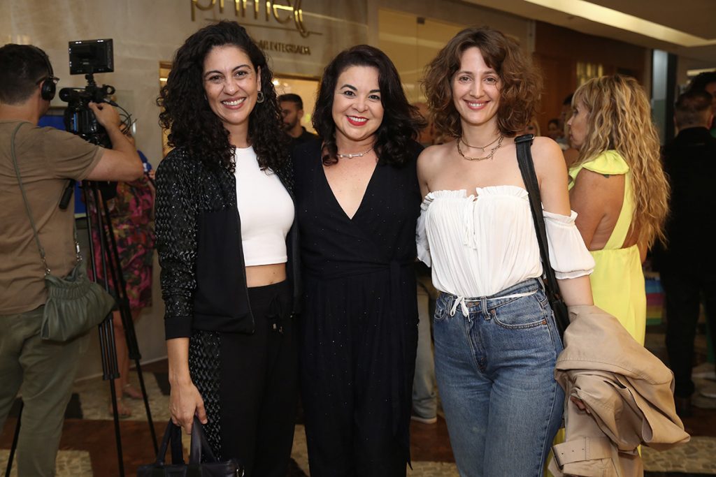 Clarissa Pinheiro, Suzy Lopes e Alli Willow posaram juntas