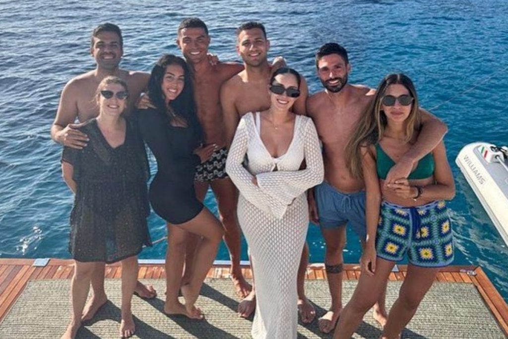 Cristiano Ronaldo com Georgina Rodriguez e amigos