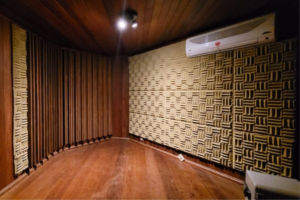 Um dos estúdios da Music House