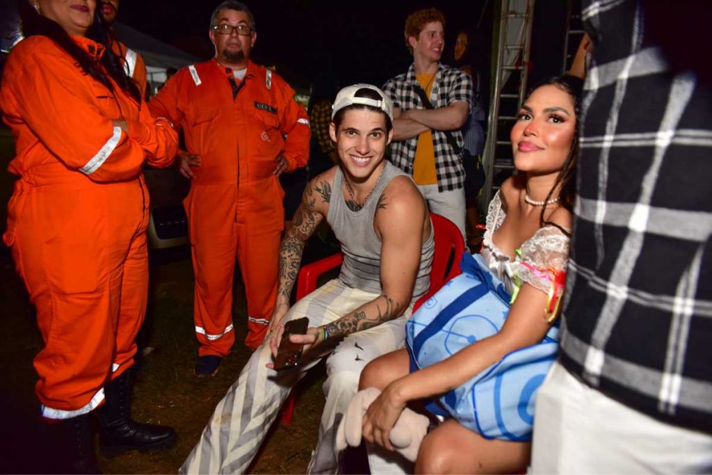 Gabriel Fop com paramédicos no Arraial do Carlinhos Maia