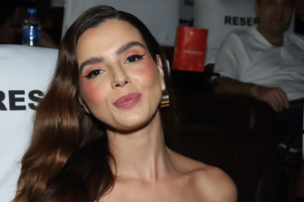 Giovanna Lancellotti fez questão de posar para muitas fotos