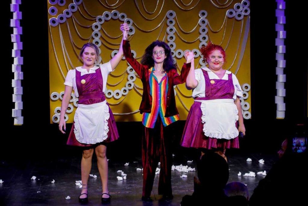 Luisa Perissé, Castorine e Carol Castro na peça Camareiras