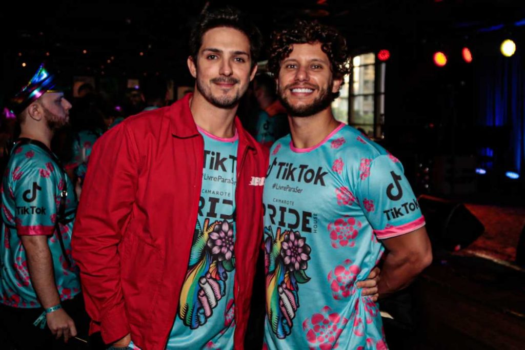 Igor Cosso e namorado na 27ª Parada LGBT+