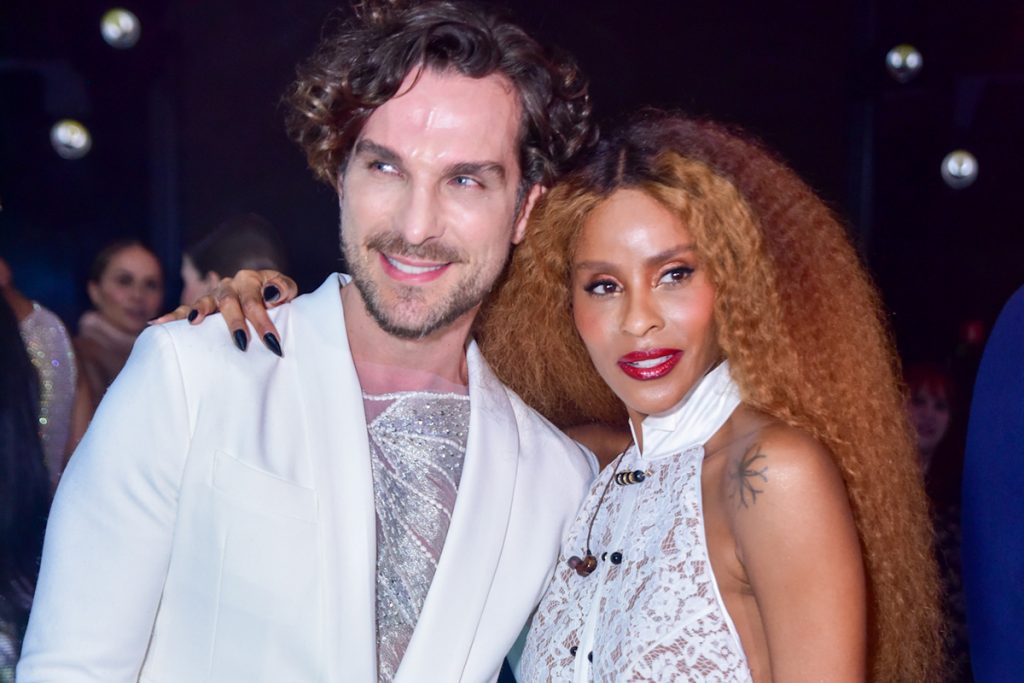 Igor Rickli posou com a esposa Aline Wirley