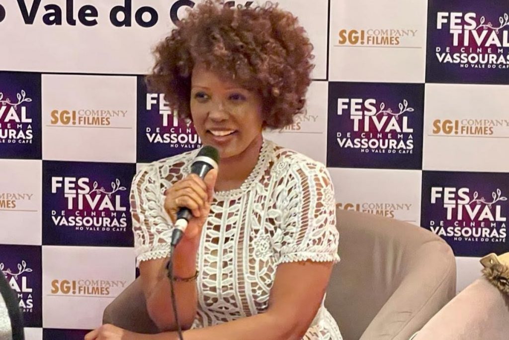 Isabel Fillardis na coletiva de imprensa do Festival de Cinema de Vassouras