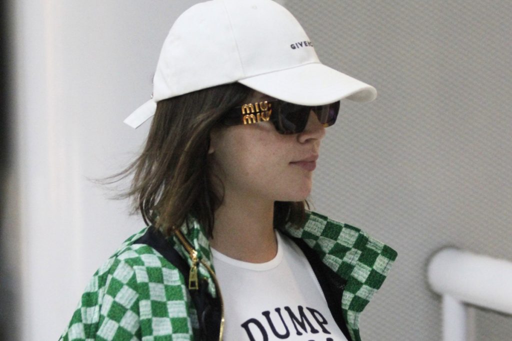 Jade Picon não pareceu se importar com a presença dos fotógrafos