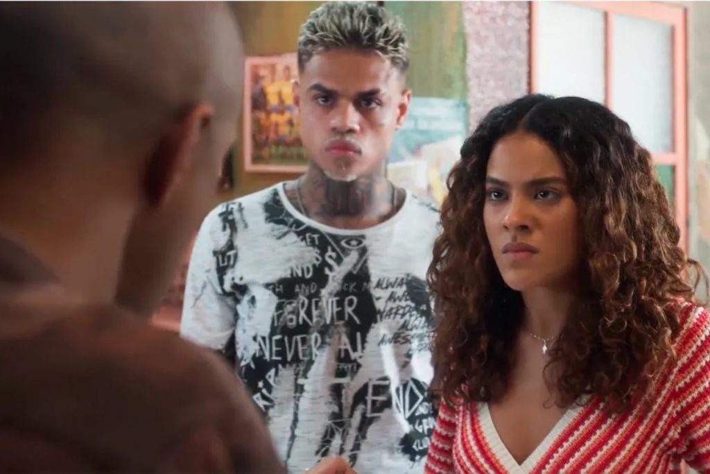 jenifer (bella campos), orfeu (jonathan haagensen) e hugo (mc cabelinho) em vai na fé