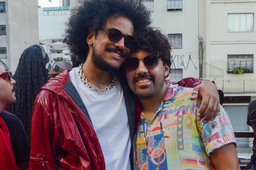 João Luiz e namorado na 27ª Parada LGBT+