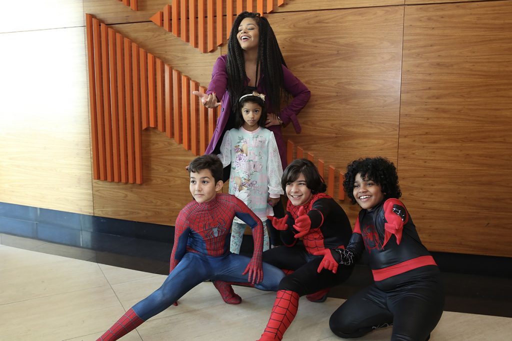 Juliana Alves marcou presença na pré-estreia de Homem-Aranha