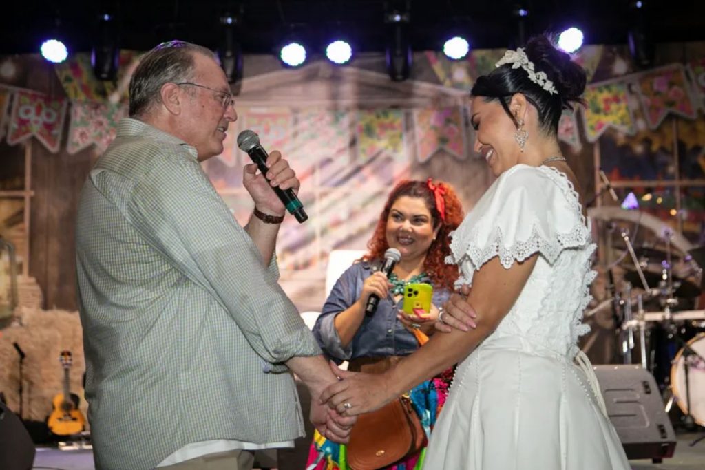 Karinah e Diether Werninghaus renovam os votos de casamento