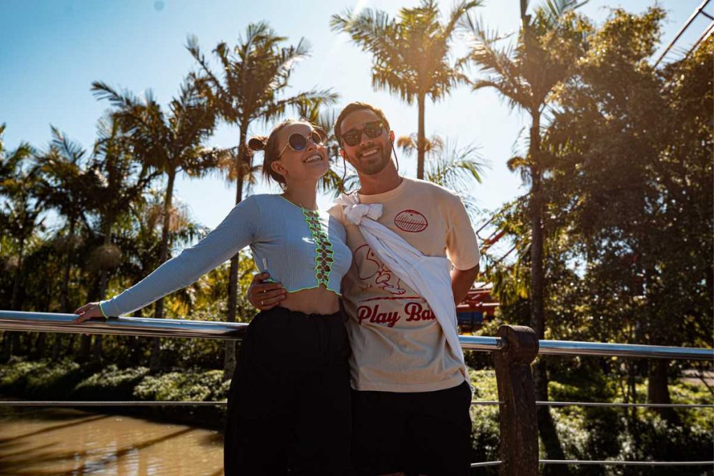 Larissa Manoela e André Luiz Frambach curtindo o Beto Carrero