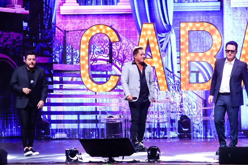 Leonardo contou com a participação de Bruno e Marrone no show