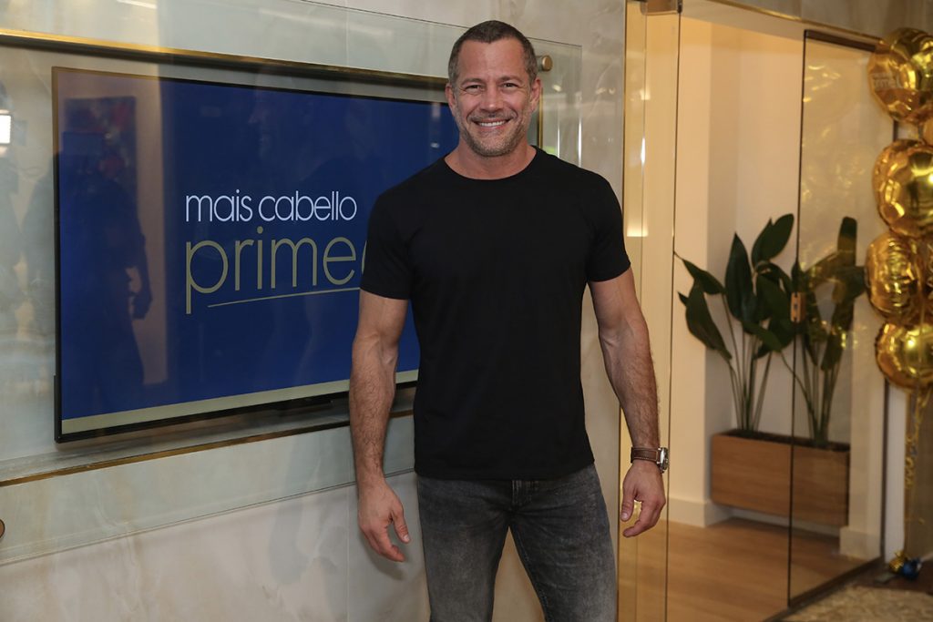 Malvino Salvador posou sorridente para os fotógrafos