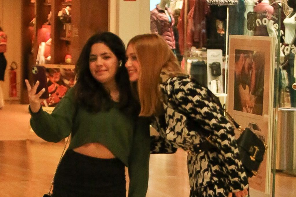 Marina fez questão de posar com fãs