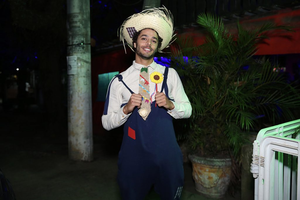 Matheus Abreu, que interpreta Eduardo, marcou presença na festa