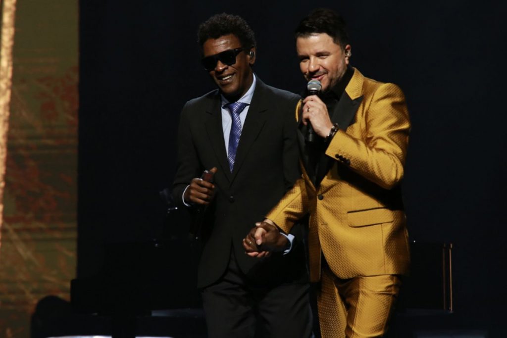 Seu Jorge canta com Maurício Manieri