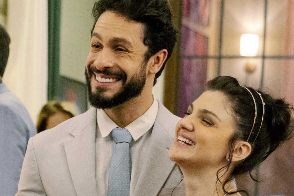 Noivado de Luigi (Rainer Cadete) e Petra (Débora Ozório) em