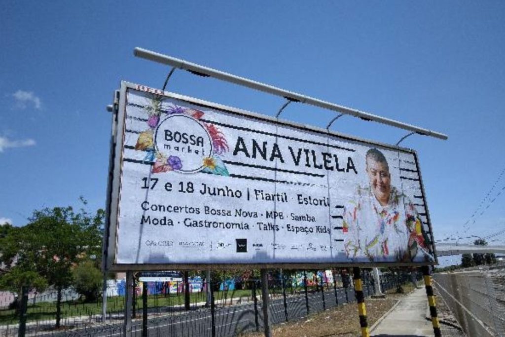Outdoor anunciando show de Ana Vilela em Portugal