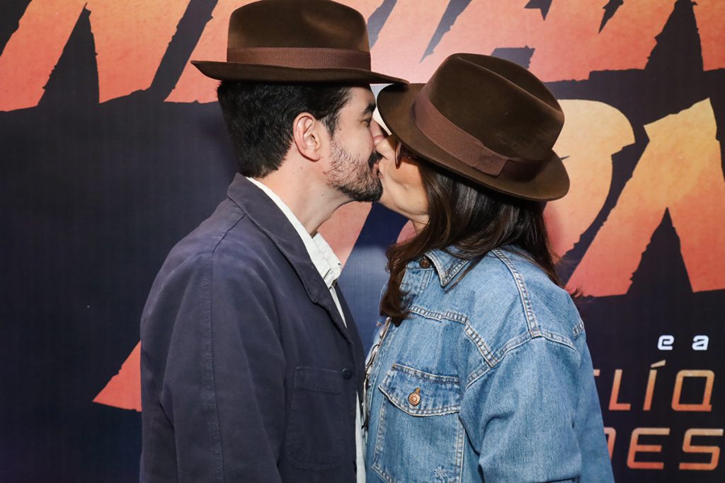 Paola Carosella e namorado trocaram muitos beijos na frente das câmeras