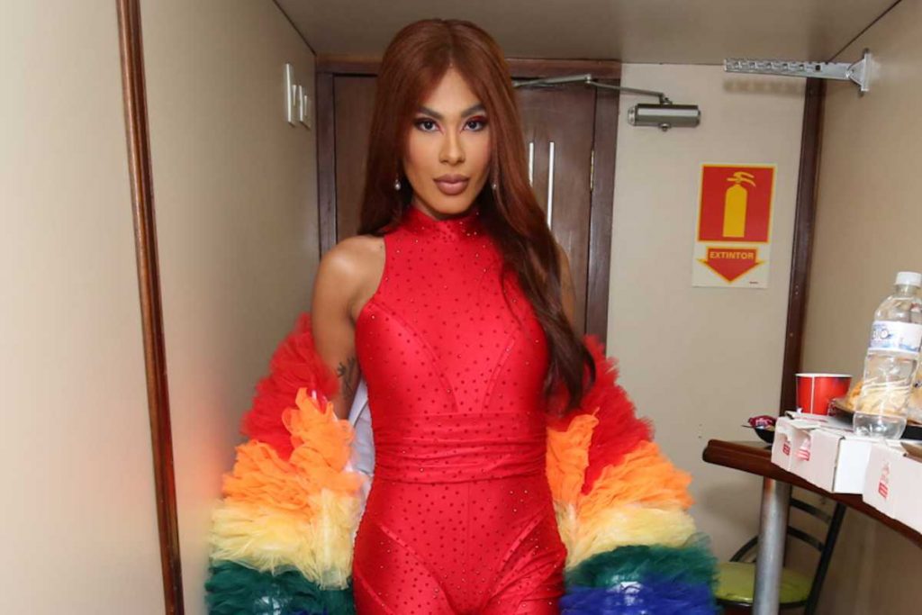 Pocah se apresentando na Parada LGBT+